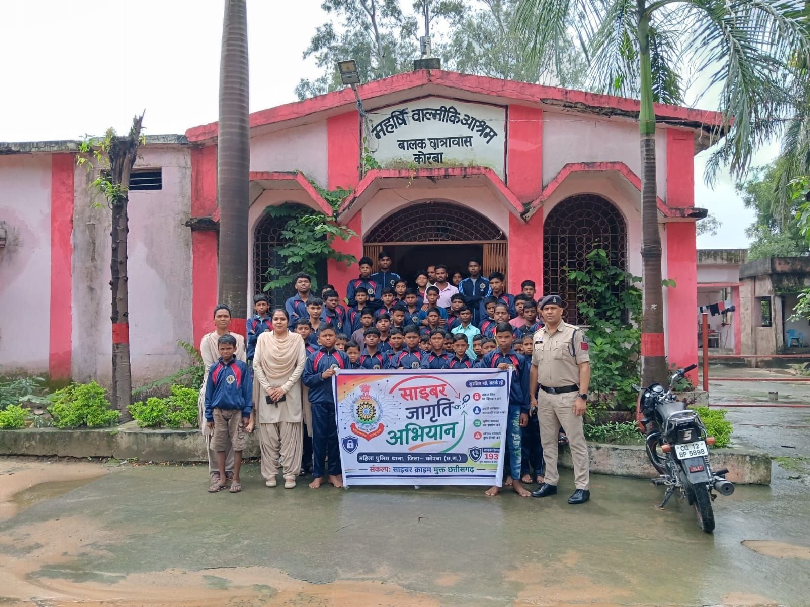 पुलिस का साइबर जागृति अभियान लगातार जारी, विभिन्न वित्तीय संस्थाओं में कार्यक्रम आयोजित।