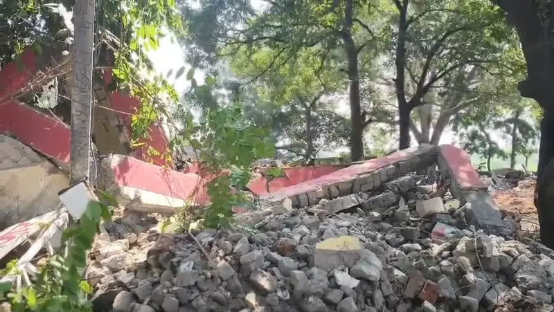 SECL खदान विस्तार के लिए PHC, आंगनबाड़ी और छात्रावास तोड़े जाने पर विरोध…