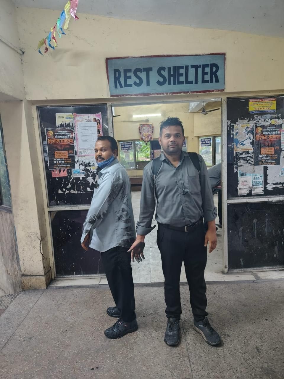 फिसलन भरे मार्ग पर दो कोल कर्मी चोटिल, प्रबंधन से तत्काल सुधार की मांग